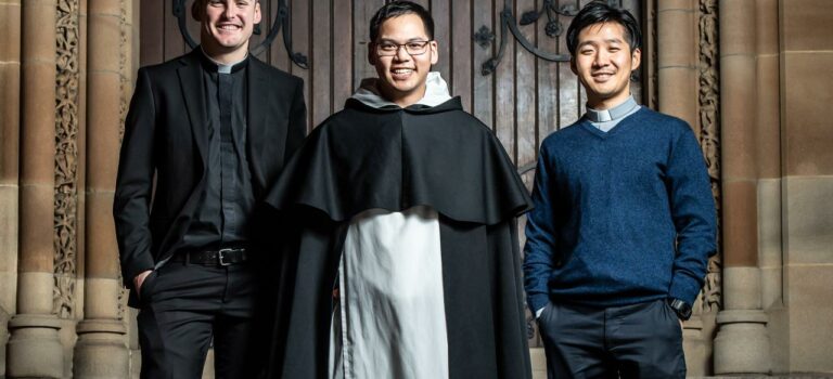 Comment les jeunes prêtres veulent sortir l’Église de la crise